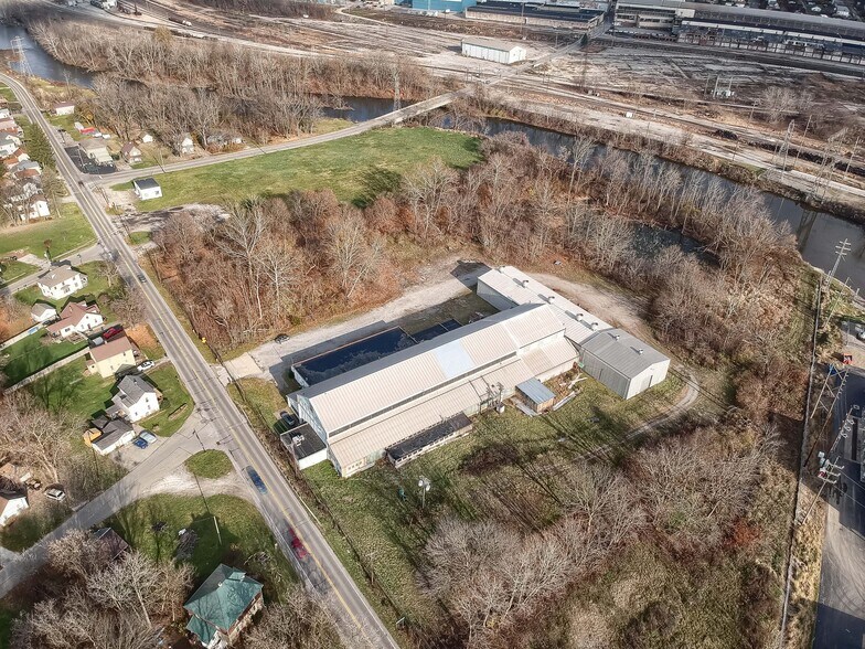 More Photos Of 800 N Water Ave, Sharon Service For Lease