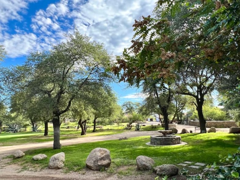 More Photos Of 1170 Rancho Robles Rd, Oracle Hotel For Sale