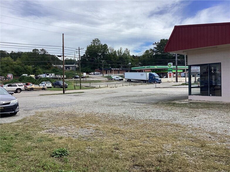 More Photos Of 540 E Church St, Jasper Auto Repair For Sale