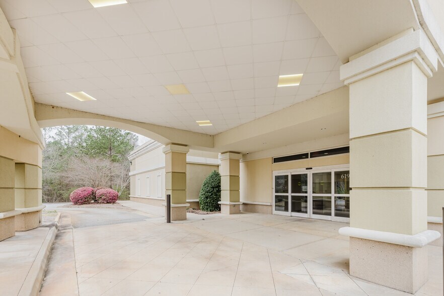 More Photos Of 619 Pointe North Blvd, Albany Medical For Lease