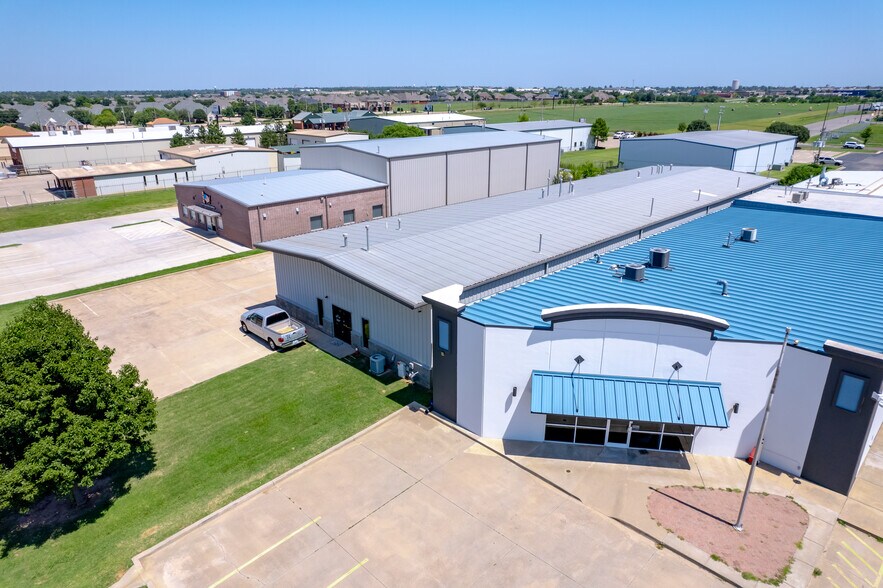More Photos Of 14900 Bristol Park Blvd, Edmond Warehouse For Lease