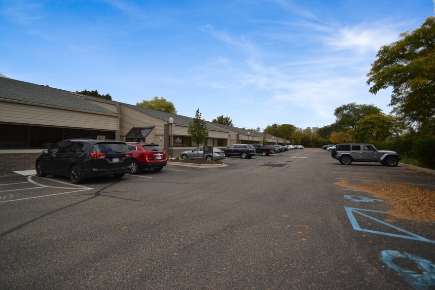 More Photos Of 7115 Orchard Lake Rd, West Bloomfield Office For Lease