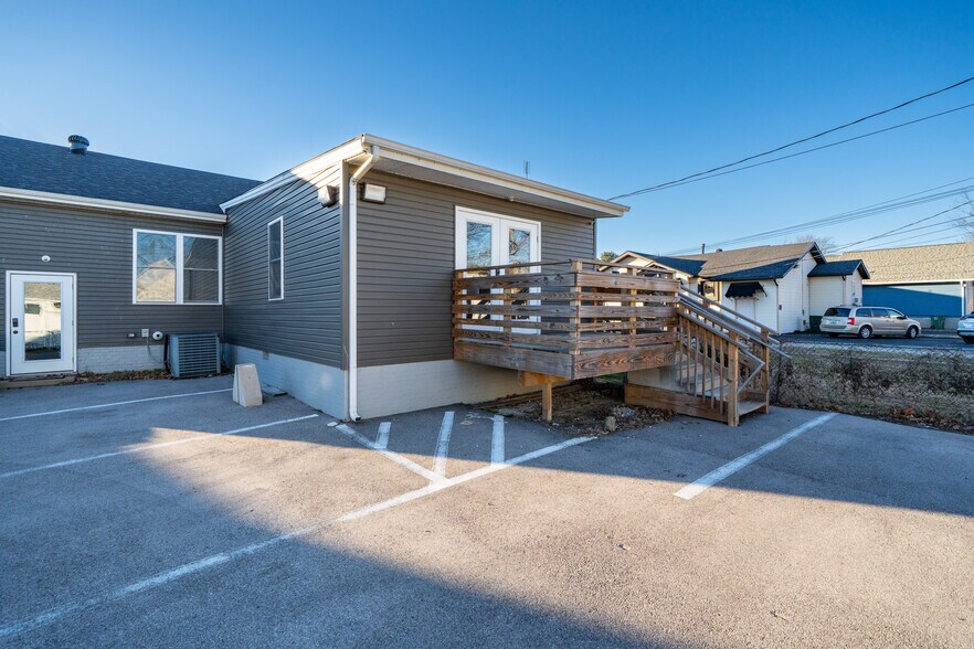 More Photos Of 2219 Frederica St, Owensboro Office For Sale