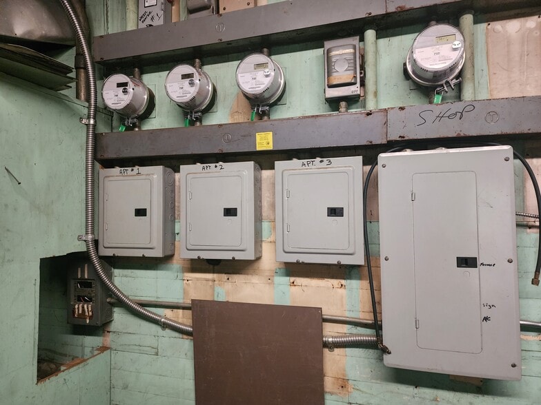 More Photos Of 48 SW Chehalis Ave, Chehalis Showroom For Sale