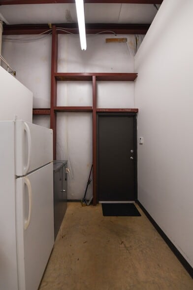 More Photos Of 409 Chicago Dr, Fayetteville Flex For Lease