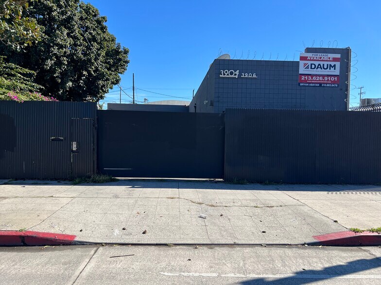 Primary Photo Of 3904 S Broadway, Los Angeles Warehouse For Lease