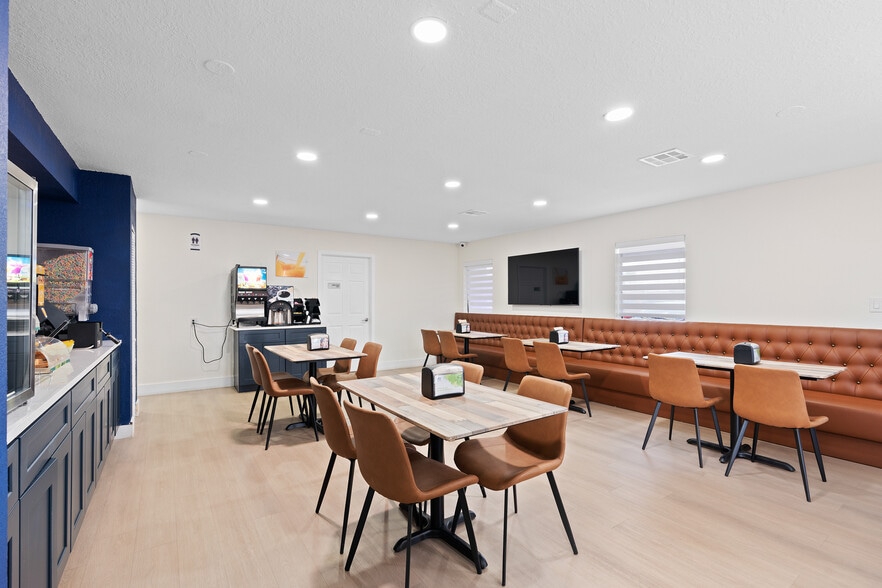 More Photos Of 3956 W Colonial Dr, Orlando Hotel For Sale