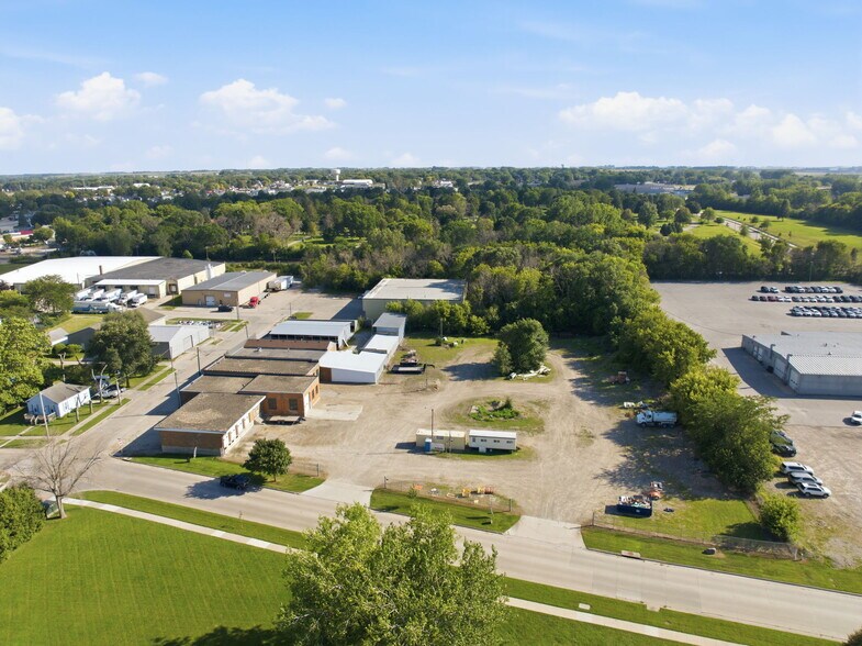 More Photos Of 708-712 S Jefferson Ave, Mason City Warehouse For Sale