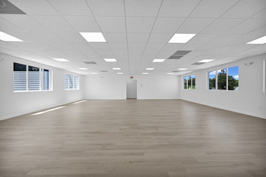 More Photos Of 210 NE 68th St, Miami Warehouse For Sale