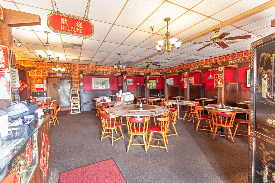 More Photos Of 850 Gray Ave, Yuba City Department Store For Sale