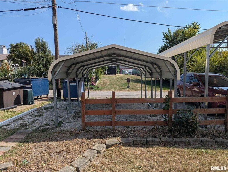 More Photos Of 412-414 Locust St, Delavan General Retail For Sale