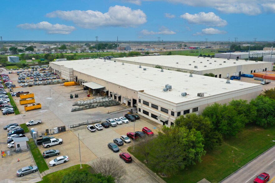 More Photos Of 5525 Brittmoore Rd, Houston Distribution For Lease