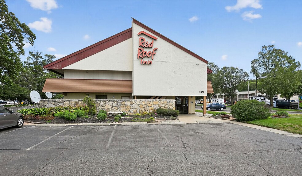 More Photos Of 2902 Cassopolis St, Elkhart Hotel For Sale