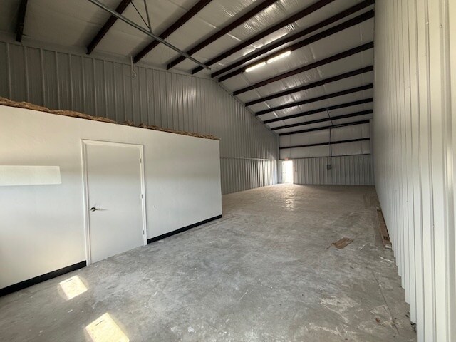 More Photos Of 121 Airport Rd, Goldsby Light Distribution For Lease