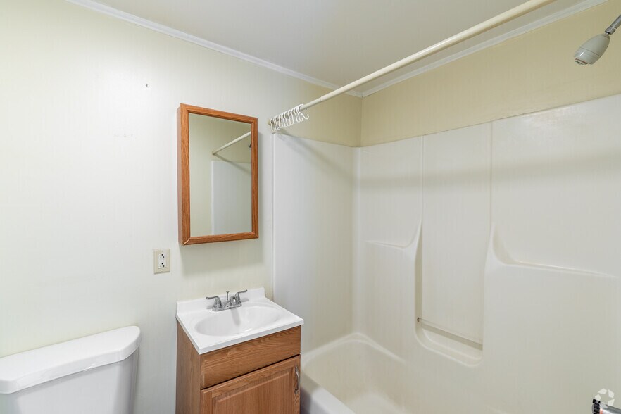 More Photos Of 82 Main St, East Hampton Apartments For Lease