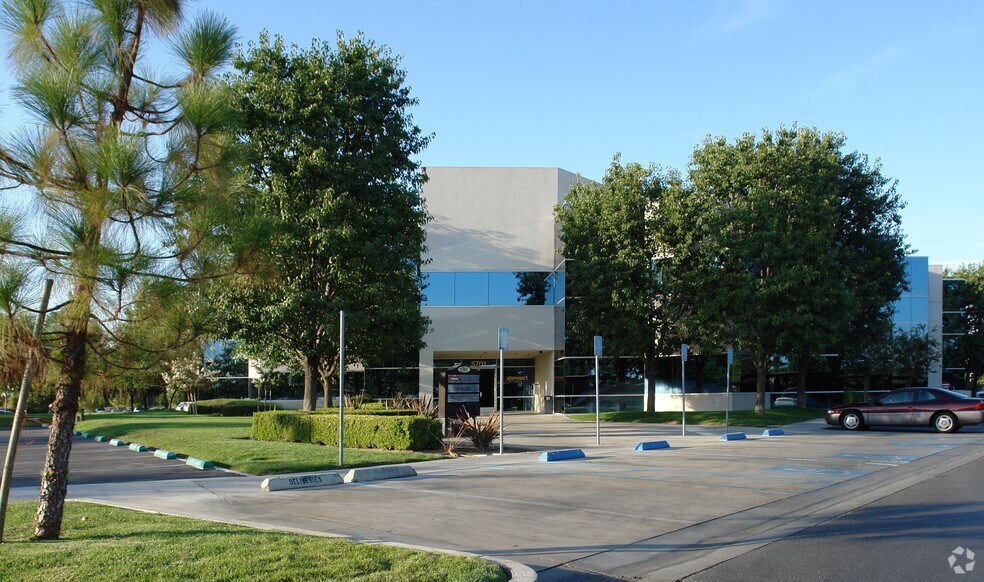 More Photos Of 5701 Truxtun Ave, Bakersfield Coworking Space