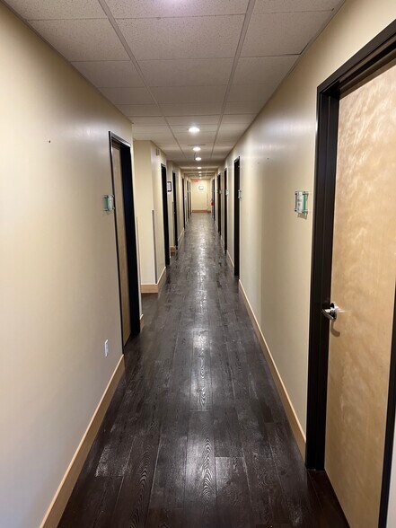 More Photos Of 2222 E Powell Blvd, Gresham Office For Sale