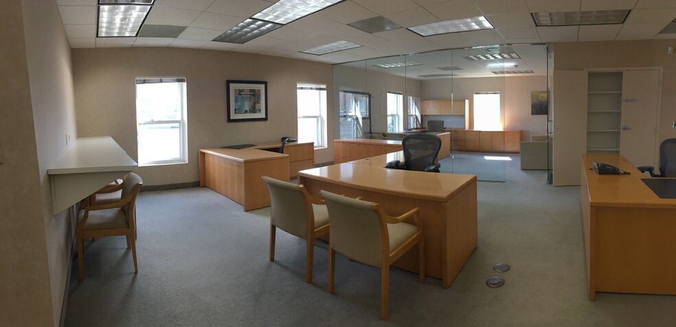 More Photos Of 275 S Roselle Rd, Schaumburg Bank For Sale