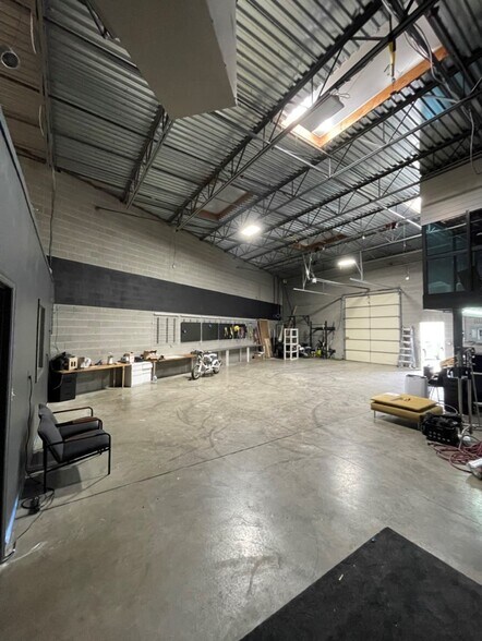 More Photos Of 8371-8395 S 700 W, Midvale Showroom For Lease