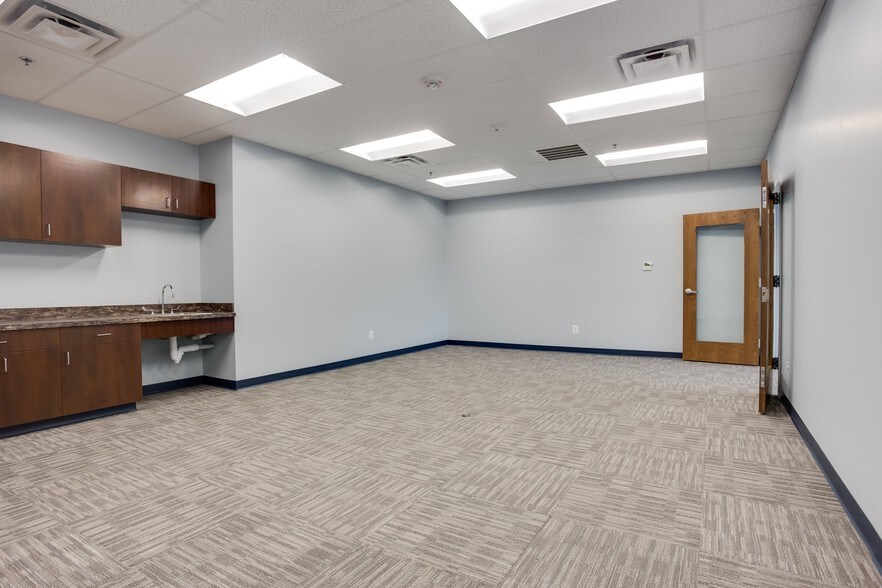 More Photos Of 400 Corporate Dr, Stafford Office For Sale