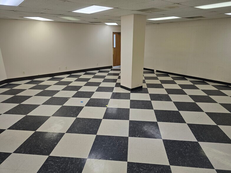 More Photos Of 91-195 Concord Plz, Saint Louis General Retail For Lease