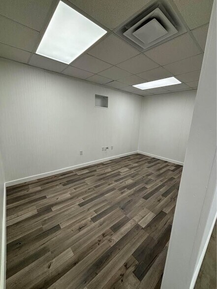 More Photos Of 9474 US-175, Kemp Flex For Lease