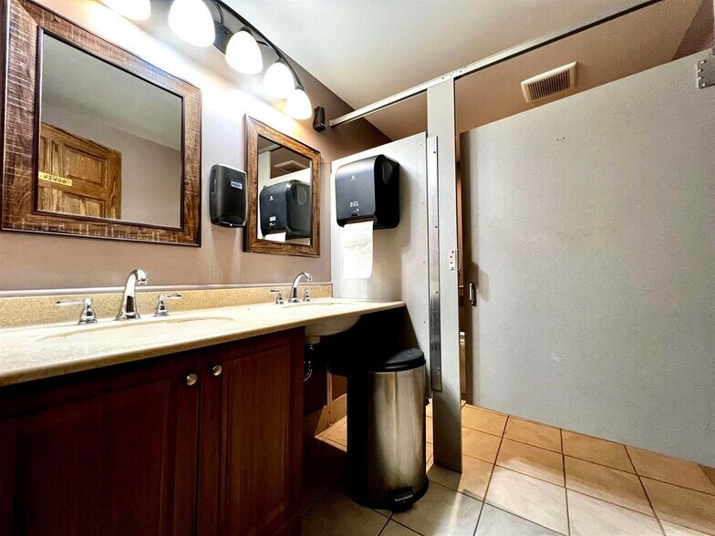 More Photos Of 307 Main St, Hollandale Restaurant For Sale