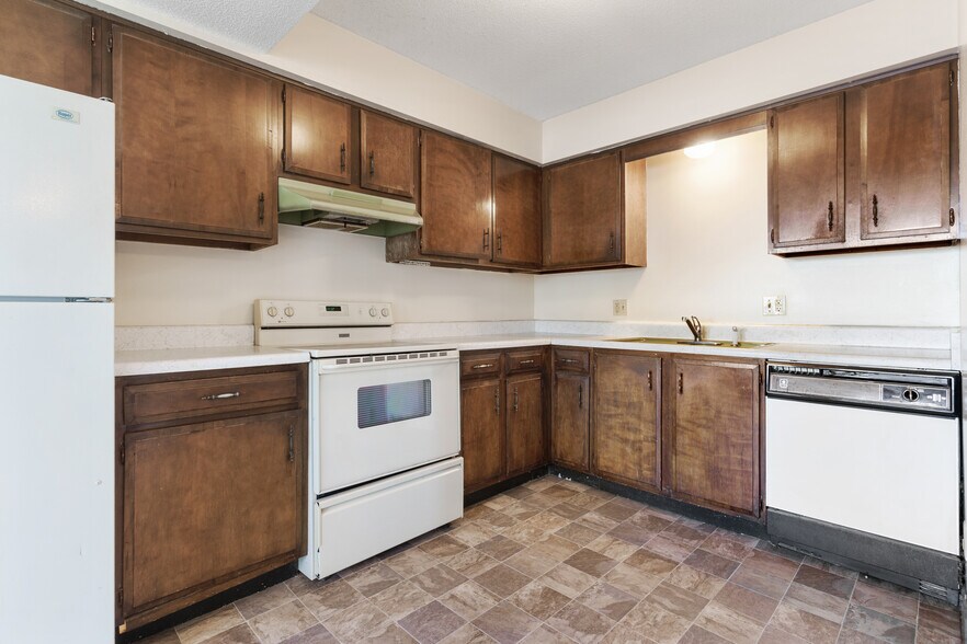 More Photos Of 5218-5240 Ditzler Ave, Raytown Apartments For Sale