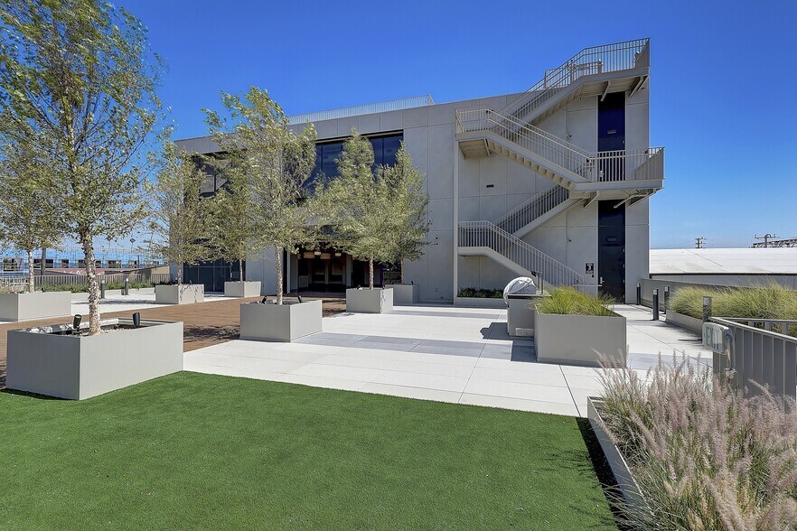 More Photos Of 3101 W Exposition Blvd, Los Angeles Medical For Lease