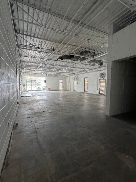 More Photos Of 113 SW Maynard Rd, Cary Freestanding For Lease