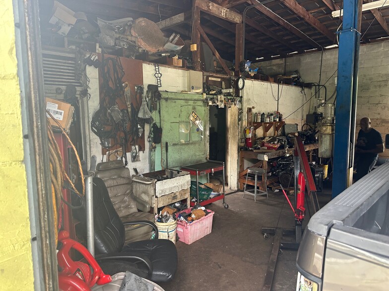 More Photos Of 800 S Adelle Ave, Deland Contractor Storage Yard For Sale