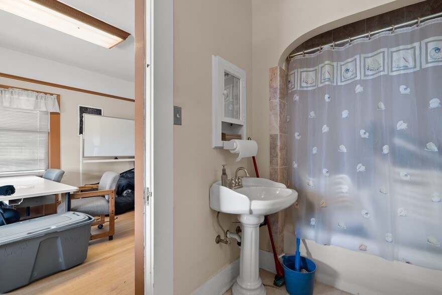 More Photos Of 217 E Lake Ave, Watsonville Office For Sale