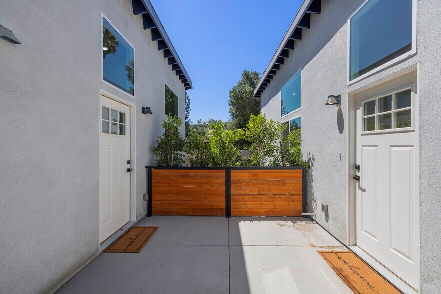 More Photos Of 22320 Itasca St, Chatsworth Apartments For Sale