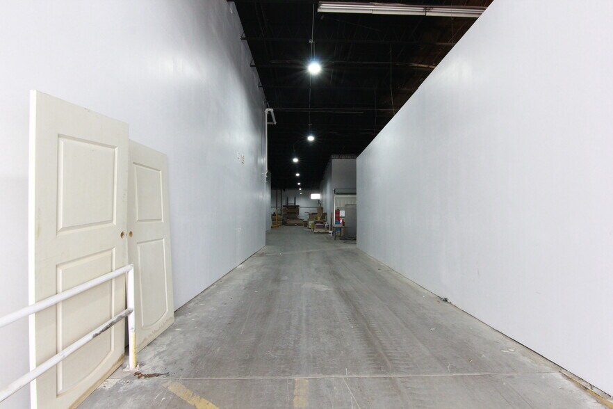 More Photos Of 2120 Vanco Dr, Irving Distribution For Lease