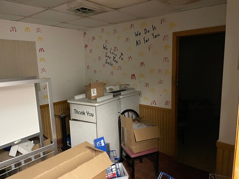 More Photos Of 441 N Lake St, Madison Storefront Retail Office For Sale