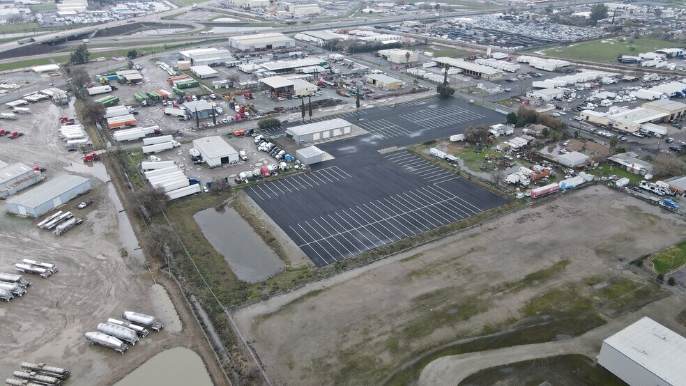 More Photos Of 2973 Loomis Rd, Stockton Truck Terminal For Lease