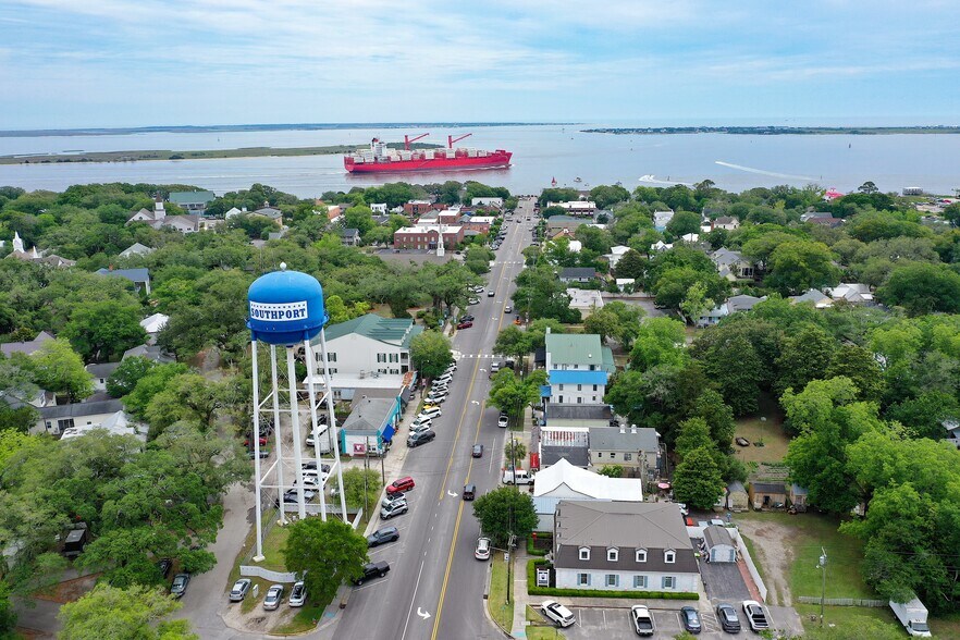 More Photos Of 1501 N Howe St, Southport Freestanding For Sale