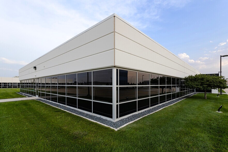 More Photos Of 12150 Meredith Dr, Urbandale Medical For Sale