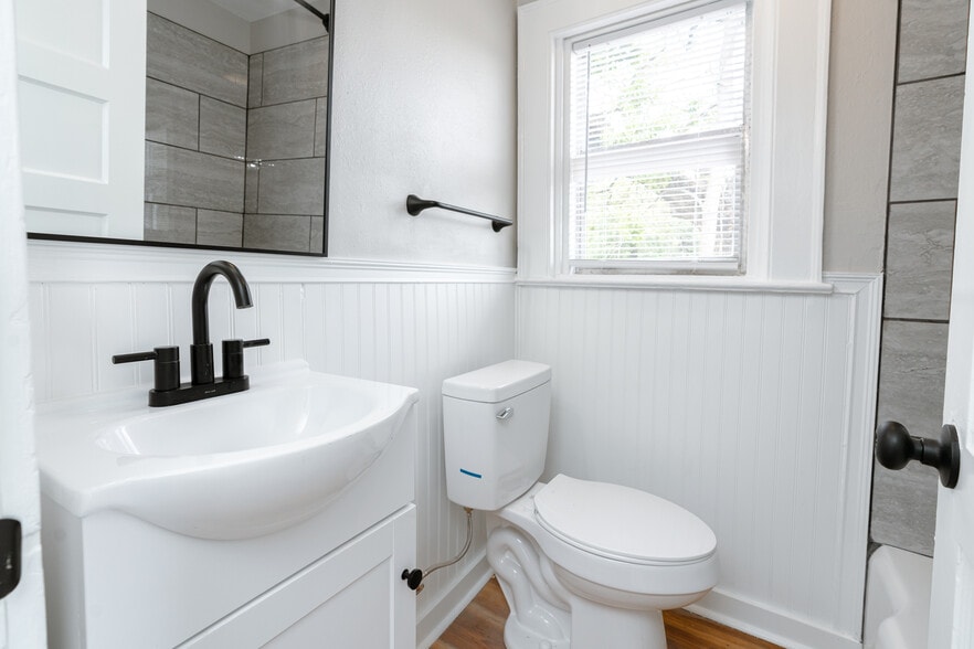 More Photos Of 1300 Illinois St, Mobile Multifamily For Sale