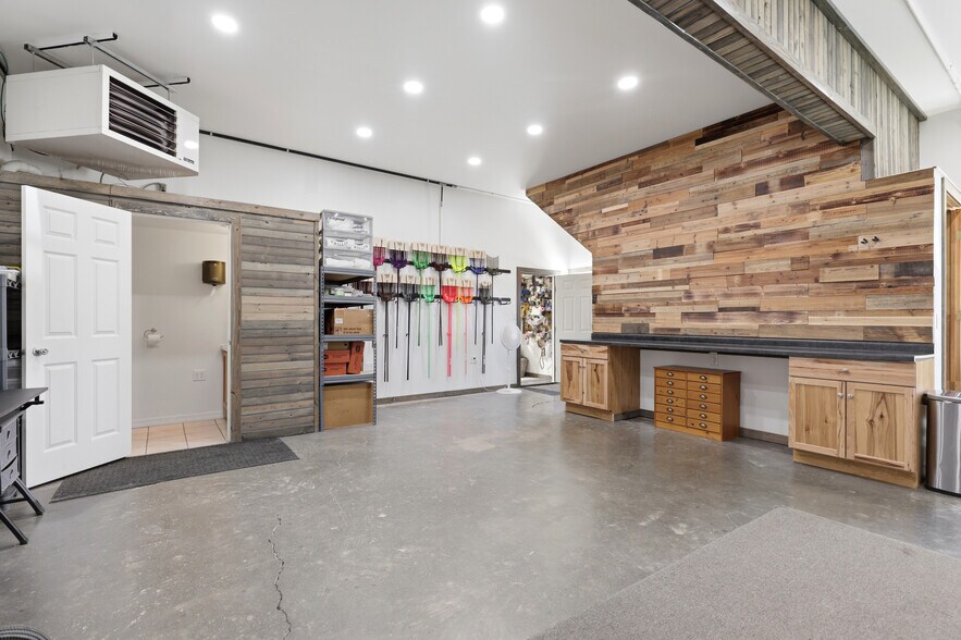 More Photos Of 11700 Sturgis Rd, Summerset Warehouse For Sale