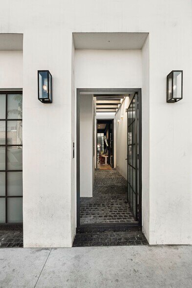 More Photos Of 1346 Abbot Kinney Blvd, Venice Office For Sale