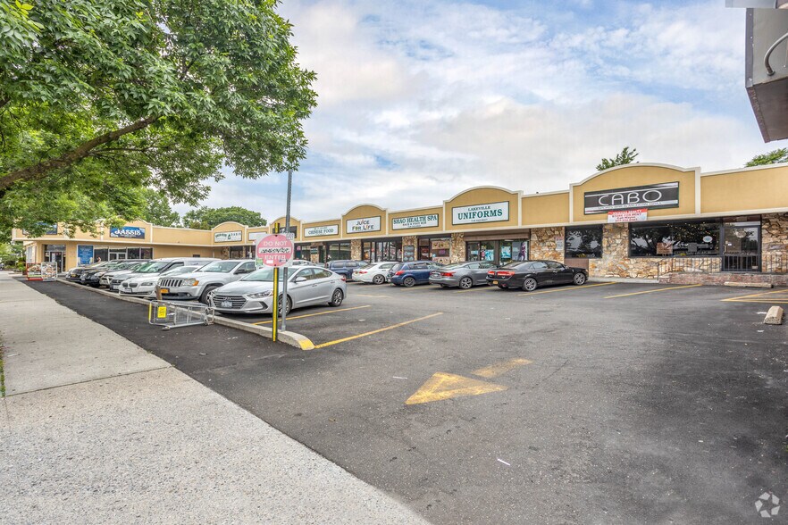 More Photos Of 271-11 Union Tpke, New Hyde Park Unknown For Lease