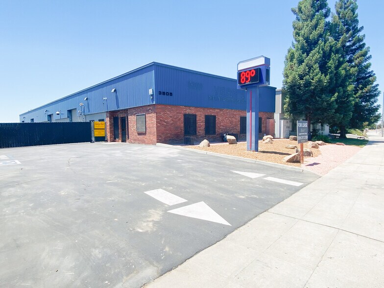Primary Photo Of 3505 W Ashlan Ave, Fresno Warehouse For Lease