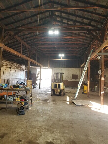 More Photos Of 990 Red Bud Dr, Warsaw Service For Sale