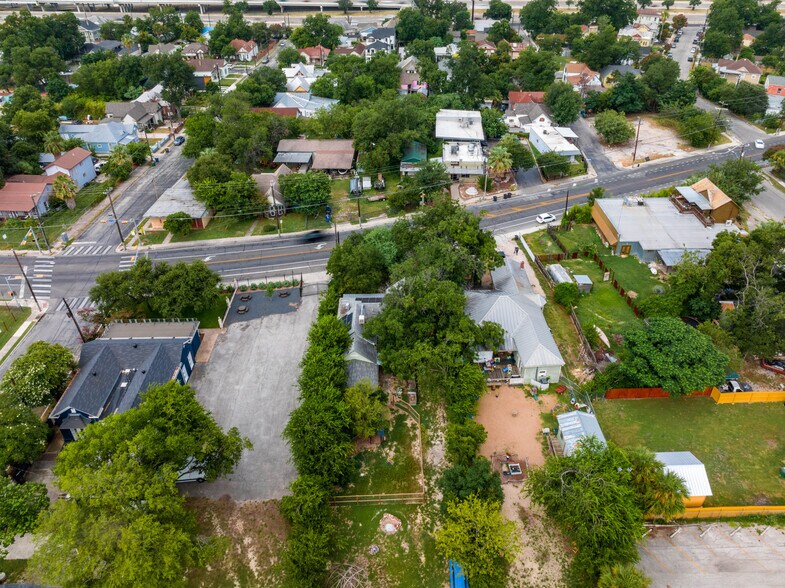 More Photos Of 1012 N Flores St, San Antonio Storefront Retail Residential For Sale