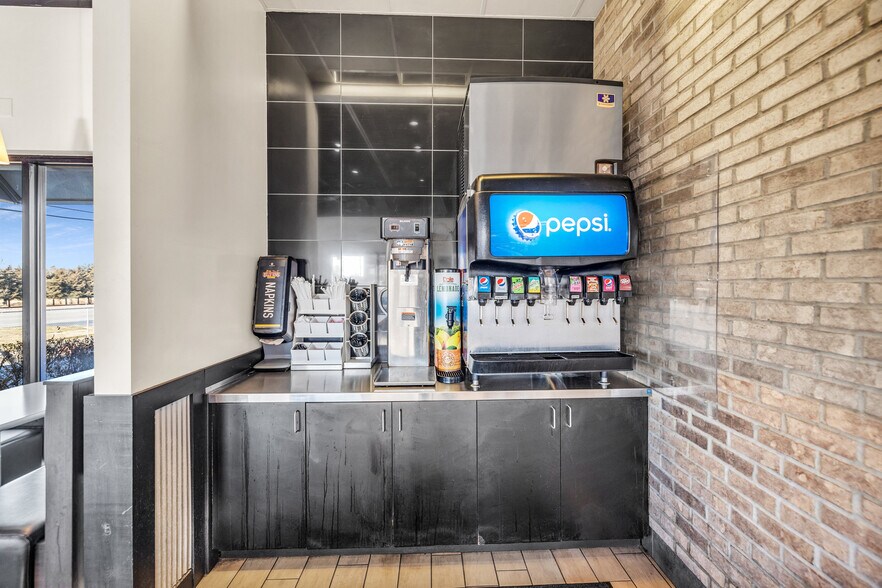 More Photos Of 13481 S State Highway 51, Coweta Fast Food For Sale