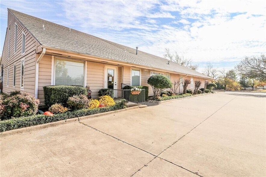 1224 S Kelly Ave, Edmond, OK 73003 Office For Sale