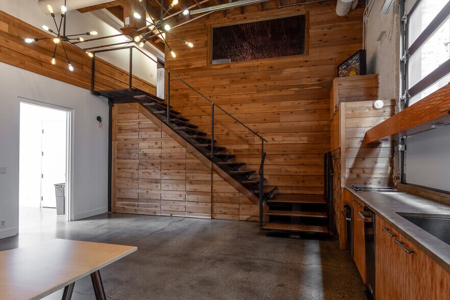 More Photos Of 2425 W 14th St, Chicago Loft Creative Space For Lease