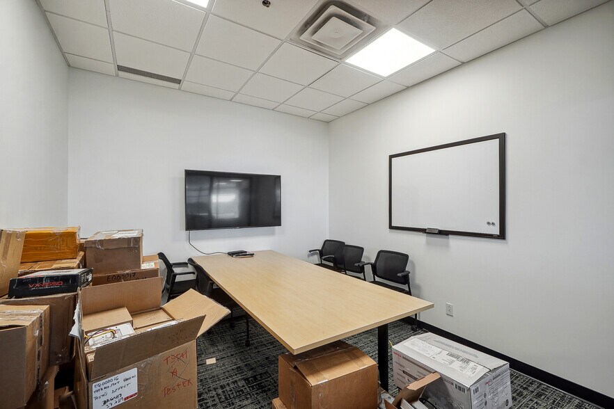 More Photos Of 9955 Rue De Châteauneuf, Brossard Office For Lease