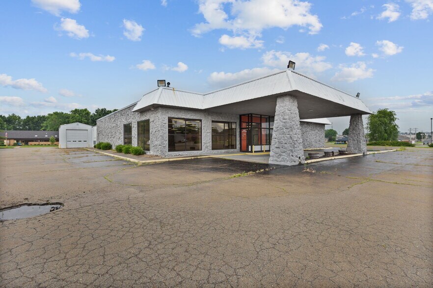 More Photos Of 610 Sainte Genevieve Dr, Sainte Genevieve Auto Dealership For Sale